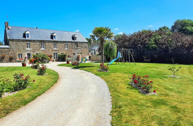 Cozy Apartment In Roz-Landrieux