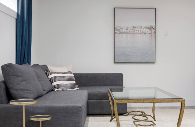 Cozy Basement suite Near UBC, Kits, and DT