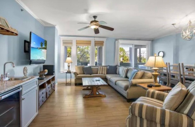 Cozy Bayside Retreat at Lasata, Steps from Baytowne Wharf 3 bed 3 full bath!