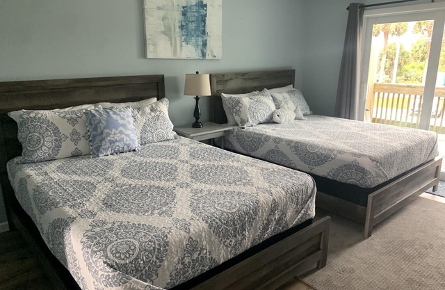 Cozy Beach Escape -saltwater pool - Poolside Suite