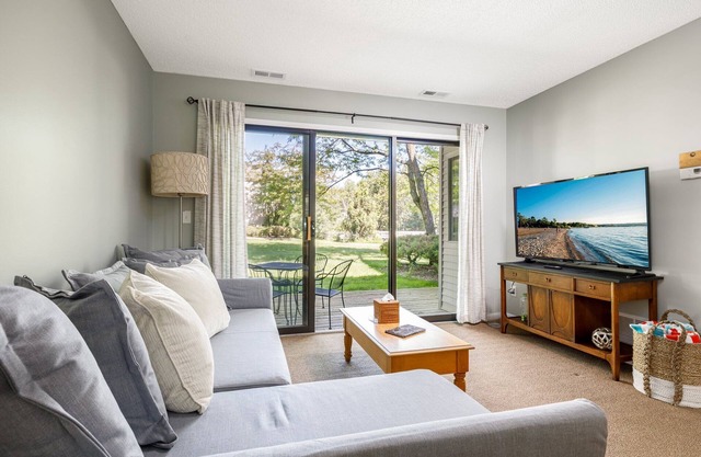 Cozy Beach Front Condo | AC | Beach | Waterfront |