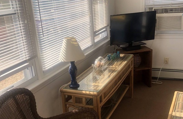 Cozy beach house - steps to beach!