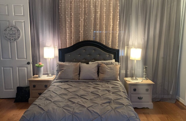 Cozy bedroom in the heart of the Galleria