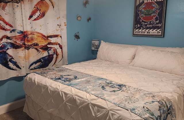 Cozy Blue 4 Miles to beach.Dogs allowed, Hot tub, firepit,