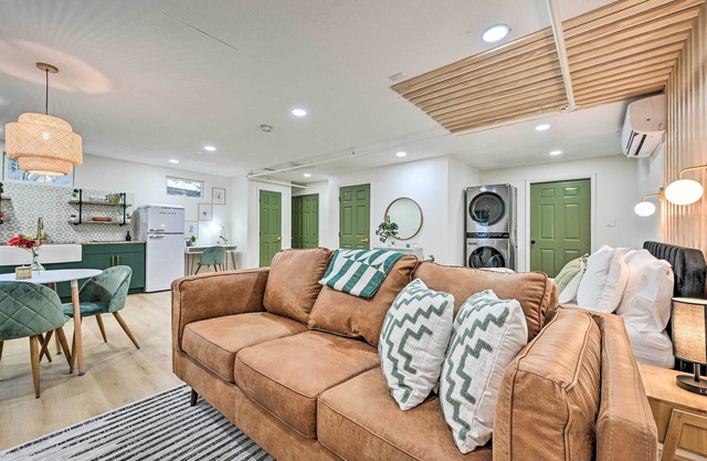 Cozy Brandon Guest Studio w/Pool & Hot Tub!