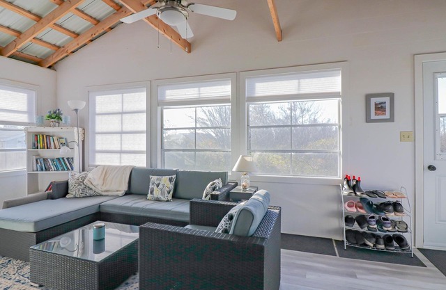 Cozy Bright Cottage With Beach Access and Water Views of Southern PEI red Shores