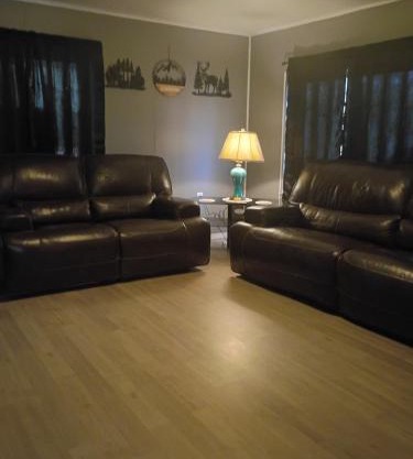 Cozy Cabin Getaway Close to Town