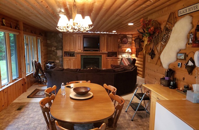 Cozy Cabin in the woods - 50 acres and a perfect spot off Jackson Co. ATV trails