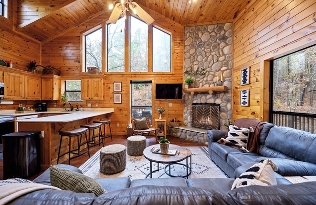 Cozy cabin located in Beavers Bend, close to Broken Bow lake, Casino