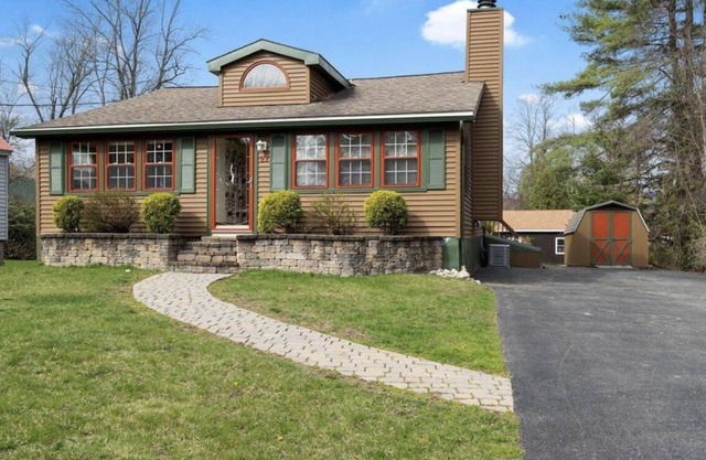 Cozy Cabin on Assembly Point