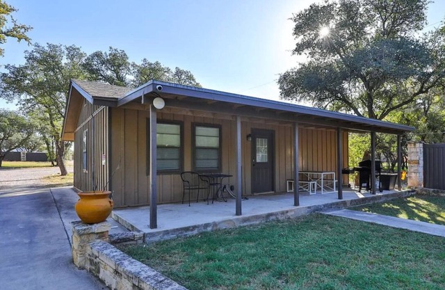 Cozy Cabin on Cove - Lakefront