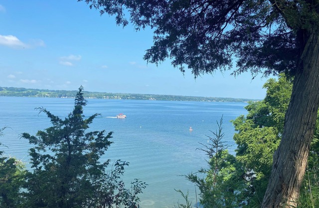 Cozy Cabin Overlooking Owasco Lake & Sunsets