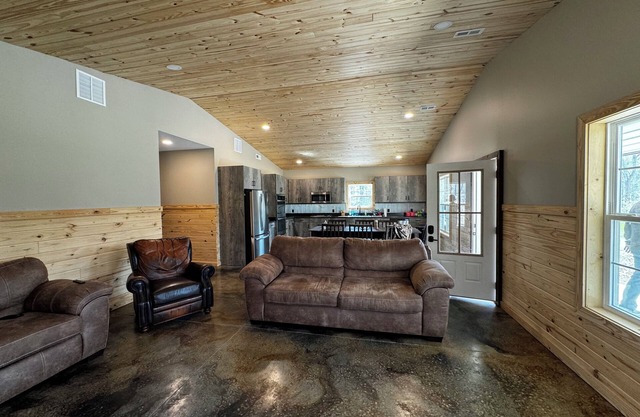Cozy Cabin that joins Shawnee Forest and 15 minutes from Garden of Gods.