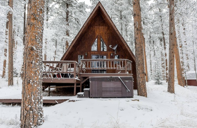 Cozy Cabin W/Hot Tub on Deer Mountain close to ATV/Snowmobile Trails!