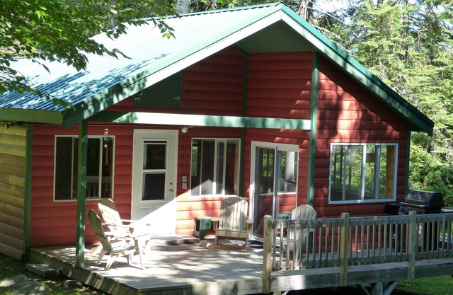 Cozy Cabin with Access to Beautiful Moosehead Lake. Pet friendly!