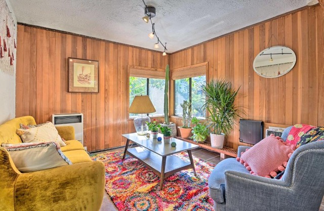 Cozy California Abode Near Malibu Beaches!