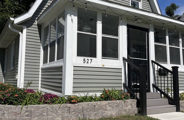 Cozy Cape Cod in Lake Geneva - walking distance to Main St and Beach