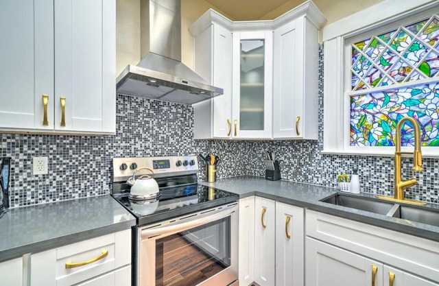 Cozy Carpinteria Apartment Walkable Location