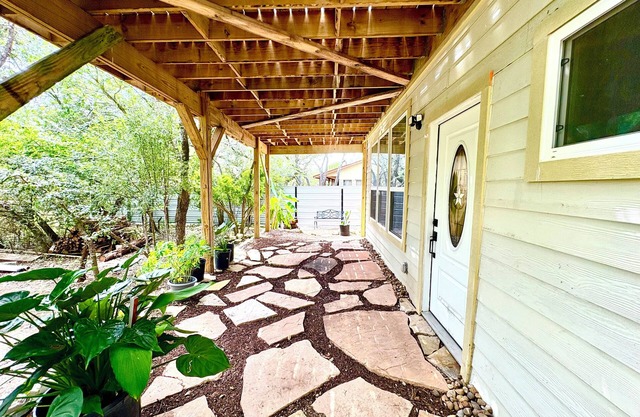 Cozy Casita in charming San Antonio Close to sea world- downtown-fiesta Texas