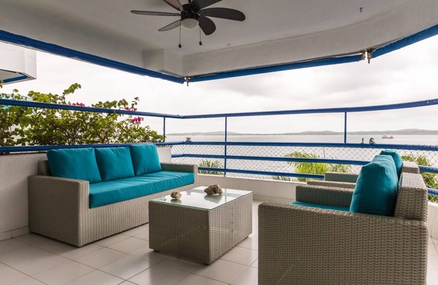 Cozy Castillogrande beachfront 4 bedroom apartment