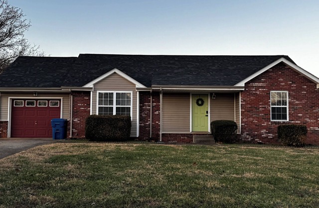 Cozy Central Bungalow nExit 1nPet friendlynEstablished neighborhood