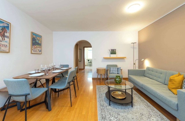 Cozy Central Duplex, Garden & Family Comfort