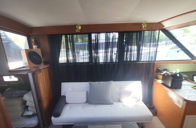 Cozy chalet boat in the heart of Montreal