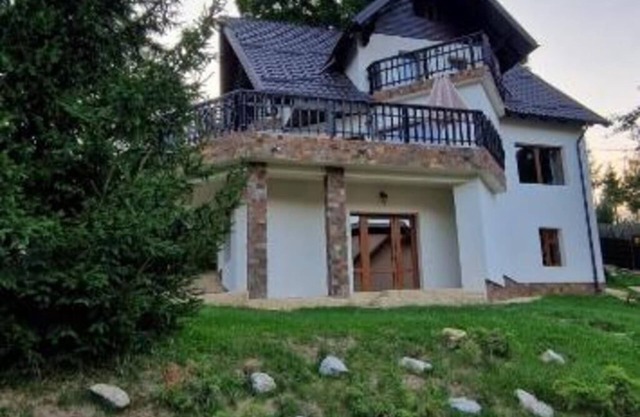 Cozy chalet with a view of the Bucegi Mountains, close to Bran Castle!