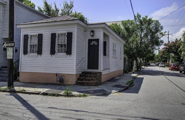 Cozy Charleston Cottage on the East Side
