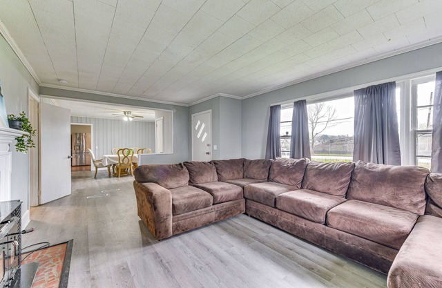 Cozy Charlotte Home w/Fire Pit ~ 6 Mi to Uptown!