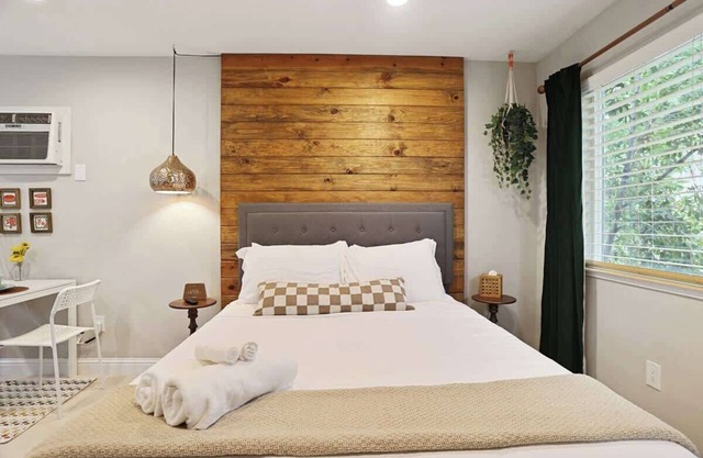 Cozy Chic Studio in the heart of Sac+Pool access