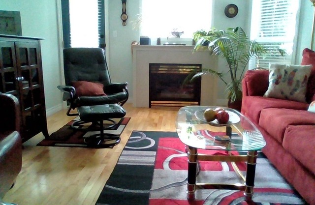 Cozy, close to Sliver Star Ski Resort. Clean, quiet, over 55 townhouse.