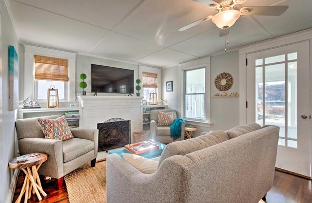 Cozy Coastal Cottage 5 Mi to Narragansett Beach!