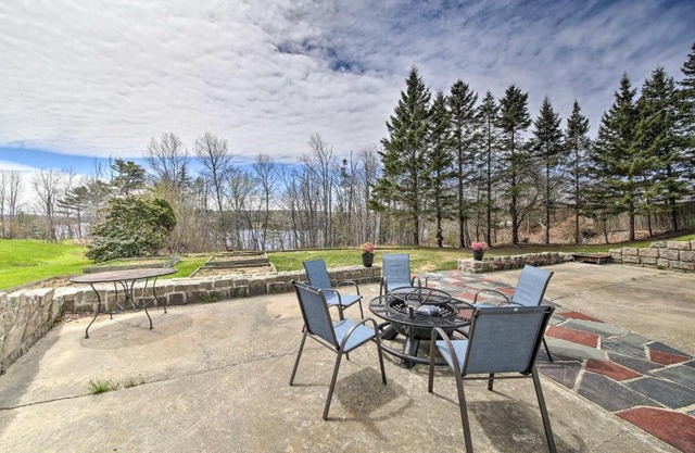 Cozy Colonial Home with Bay Access and Water View