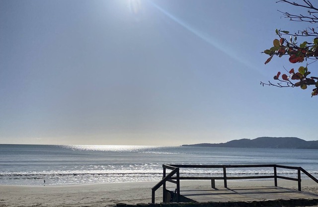 Cozy comfort, just two blocks from the beach, next to supermarket/restaurants.