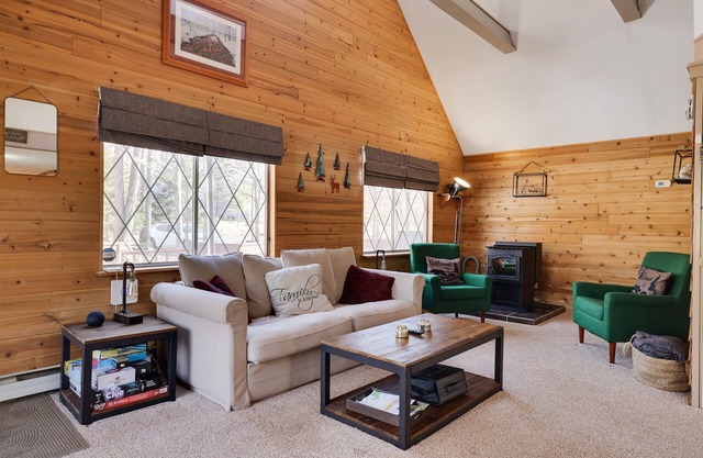 Cozy Comfort, Pellet stove, Wi-Fi, TV, Deck, BBQ, Close to skiing, water parks