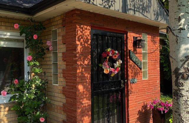 Cozy, Comfy "English" Cottage on Central Denver's East Side
