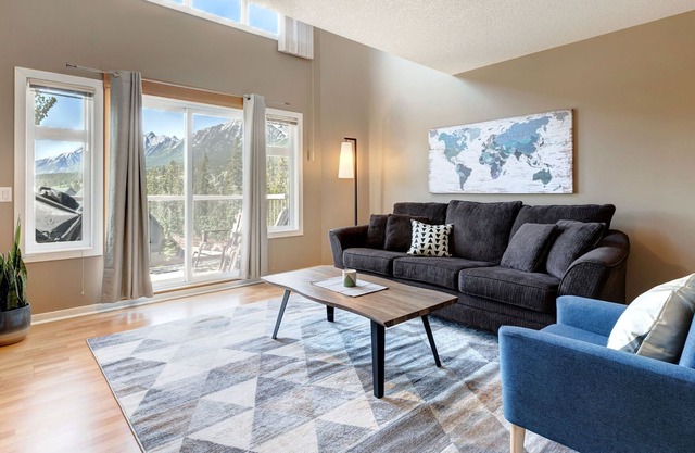 Cozy Condo | Epic Mountain Views | Garage | Central | Fireplace