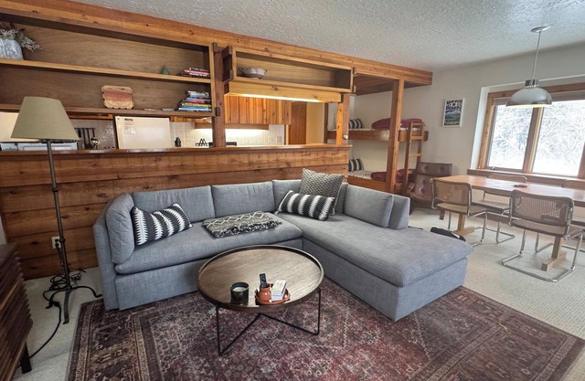 Cozy condo in the Aspens - 1 bed, 1 double bunk, 1 bath, w/fireplace & W/D!
