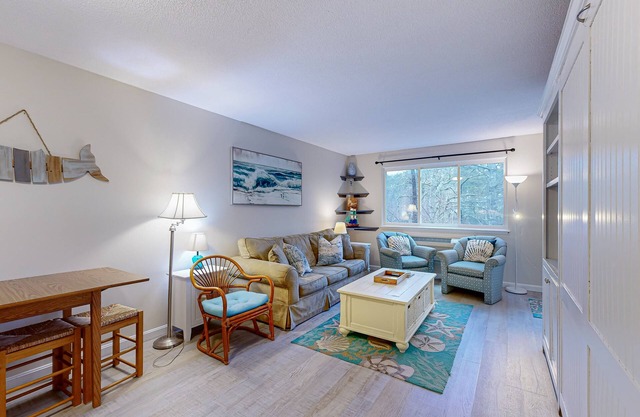 Cozy condo with golf course view, balcony, W/D, AC, & games