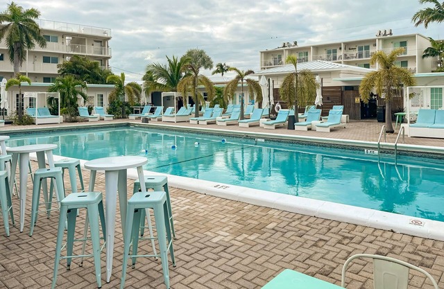 Cozy condo with shared pool, tennis court, ping pong table, W/D, central AC