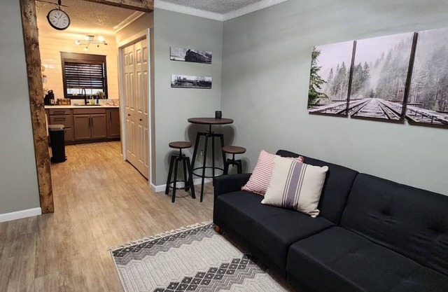 Cozy & Convenient Bungalow - Downtown & HPU