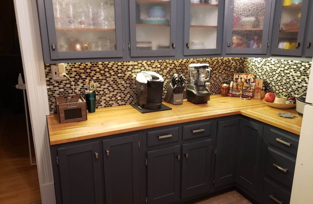 Cozy cottage, pet & family friendly W/gym, courtyard, fire pit, office & more!