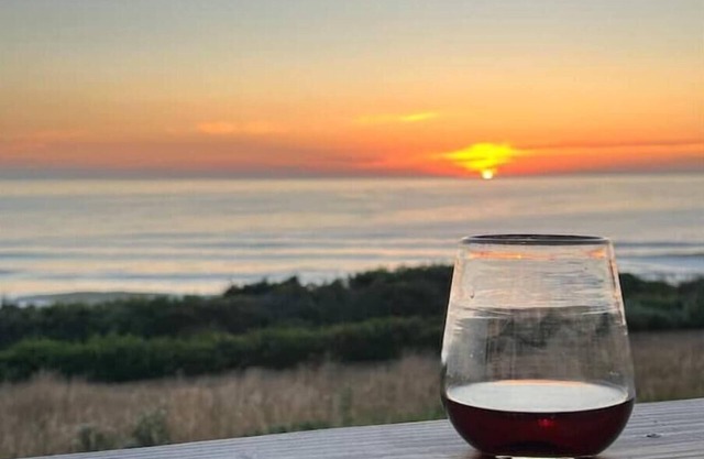 Cozy Cottage at the Beach near Yachats! Dog Friendly and Free EV Charging!