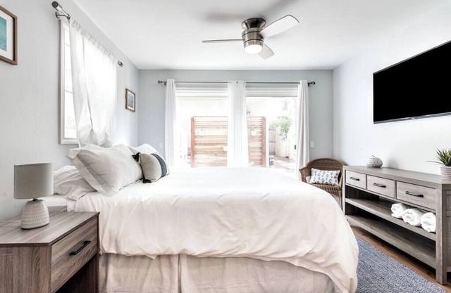 Cozy Cottage - Great for Small Families Walk to the Beach and close to LegoLand