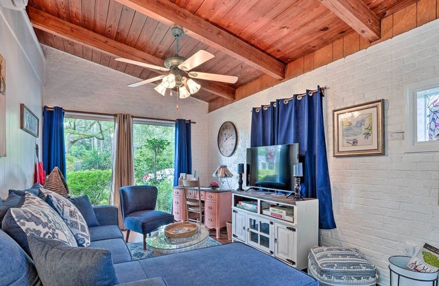 Cozy Cottage < Half-Mi to Golfing!