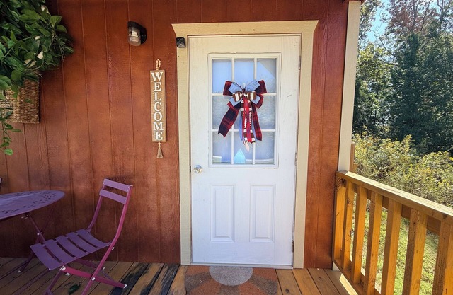 Cozy cottage located 5 miles from the Jackson red light towards Batesville.