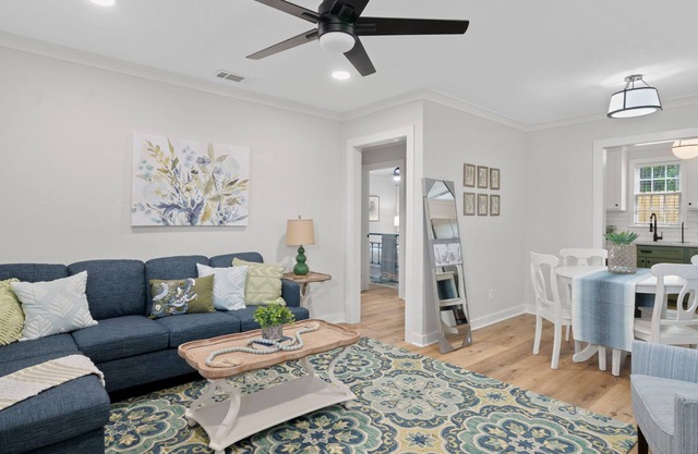 Cozy Cottage near Downtown Laurel!