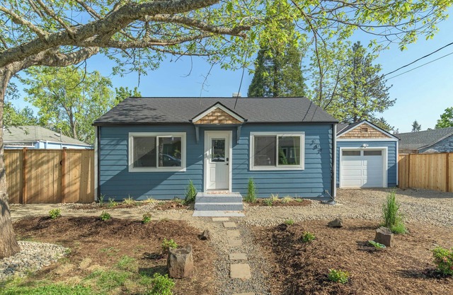 Cozy Cottage Near it All