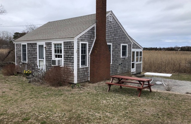 Cozy Cottage Near Rock Harbor (2223)